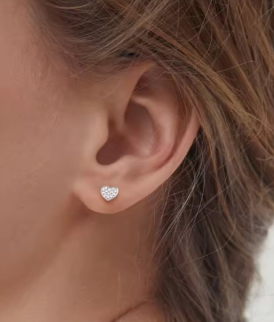 Piercing Cora